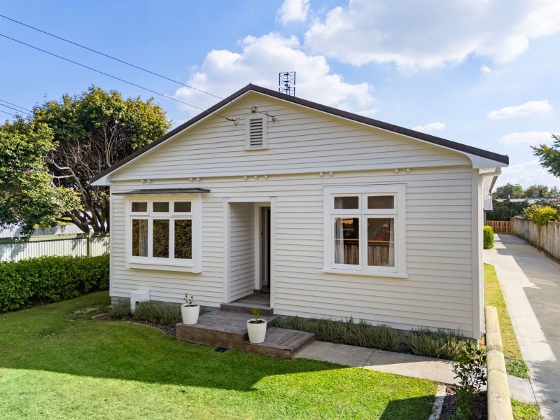 71 Galloway Street, Hamilton East, Hamilton - Carousel 24