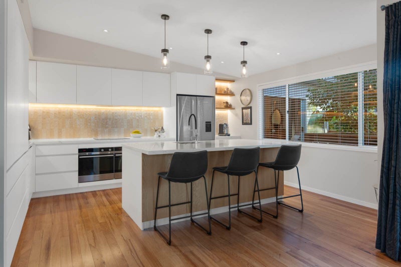 12 Luplau Crescent, Cockle Bay, Auckland - Carousel 1
