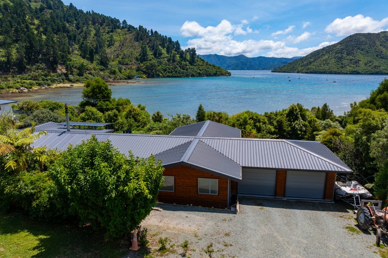 19 McCormicks Road, Whatamango Bay, Picton - Carousel 1