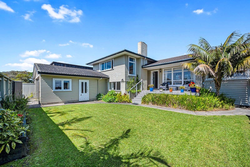 35 Montgomery Avenue, Belmont, Auckland - Carousel 2
