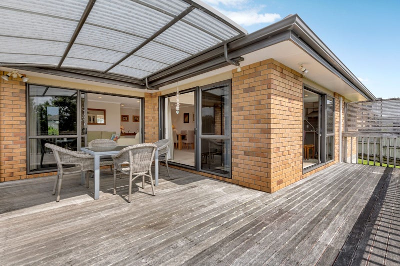 35 Fergy Crescent, Wattle Downs, Auckland - Carousel 2