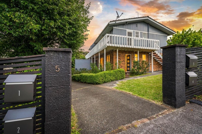 1/5 Strong Street, St Johns, Auckland - Carousel 1