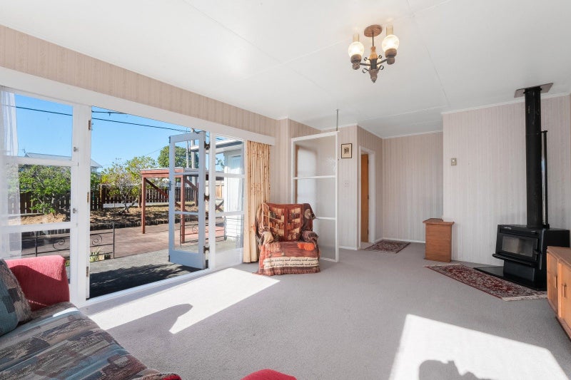 21 Gray Avenue, Paraparaumu Beach, Kapiti Coast, Wellington - Carousel 2