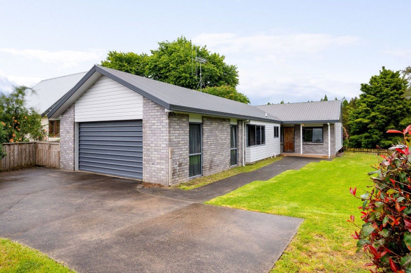 23 Kingsway Crescent, Forest Lake, Hamilton - Carousel 1