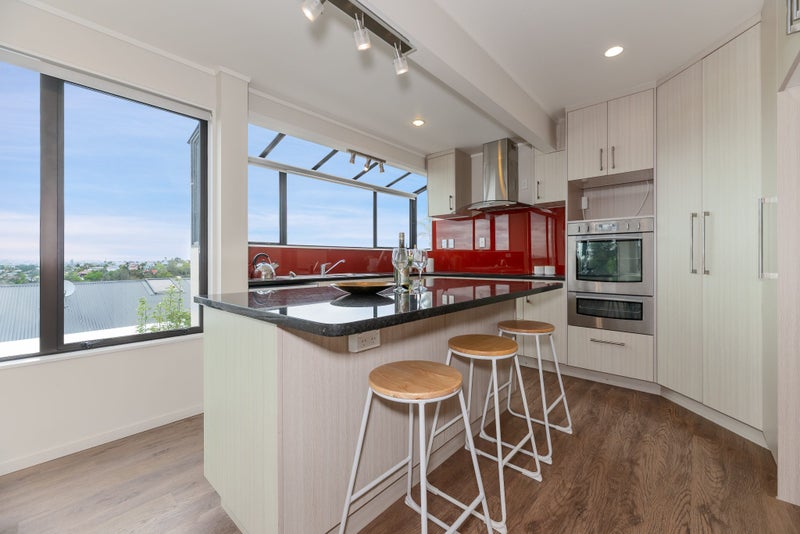 3/8 City View Terrace, Birkenhead, Auckland - Carousel 2