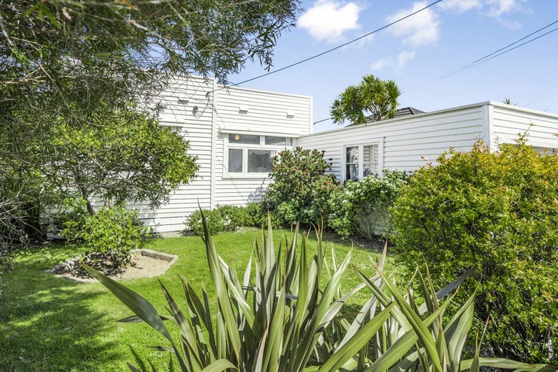 7 East Street, Petone, Lower Hutt - Carousel 1