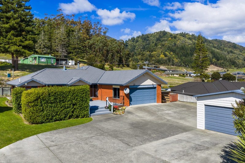 20 Admiralty Place, Waikawa, Picton - Carousel 2