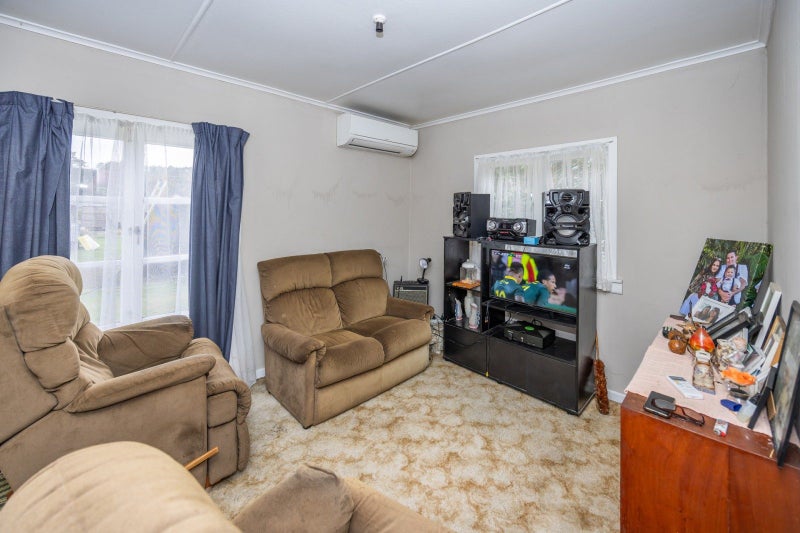 34 Edward Avenue, Pukemiro - Carousel 1