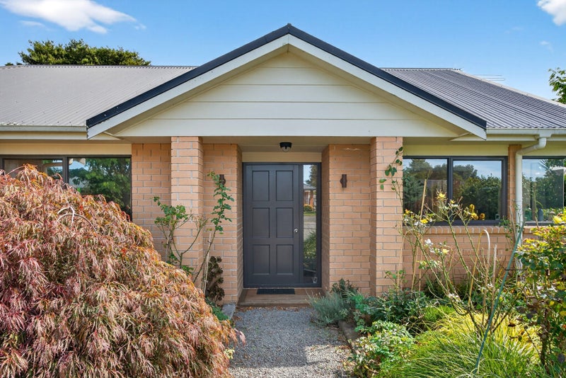 1A Daffodil Grove, Carterton - Carousel 1