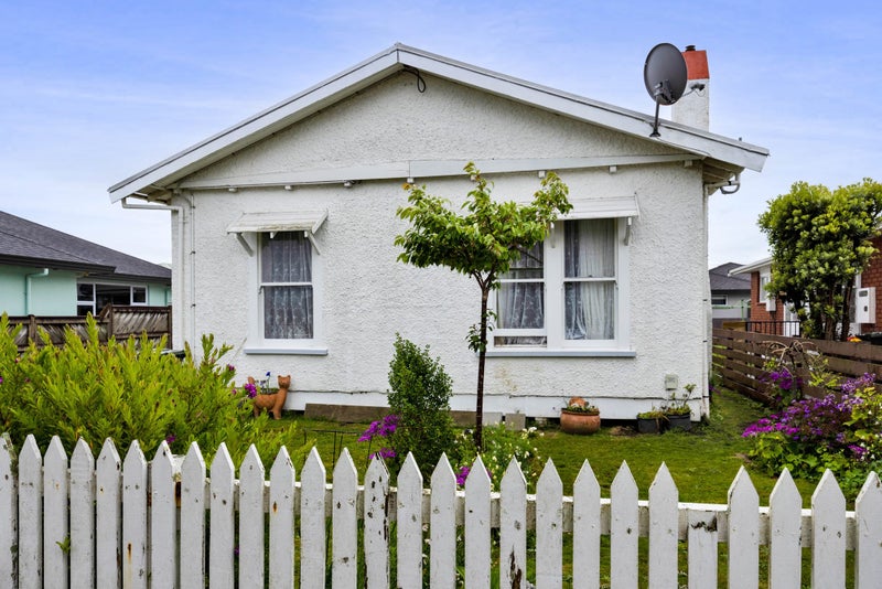 17 Milmoe Street, Hawera - Carousel 1