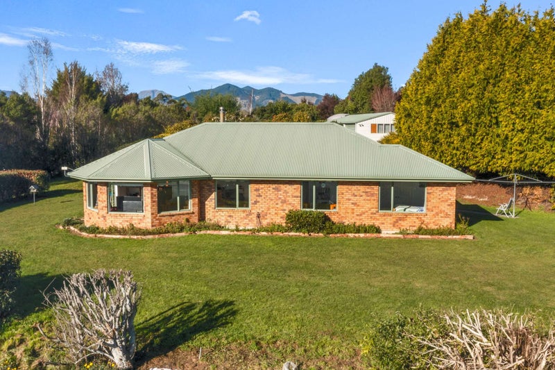 86 Totara View Road, Wakefield - Carousel 1