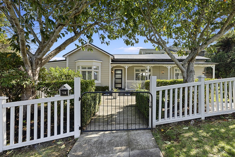12 Rossiter Crescent, Lynmouth, New Plymouth - Carousel 1
