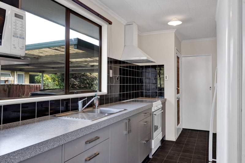 38 Glamis Avenue, Bell Block, New Plymouth - Carousel 2