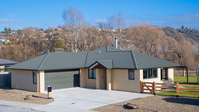 11 Walnut Grove, Alexandra, Alexandra - Carousel 1