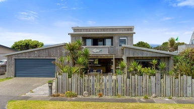 13 Scott Avenue, Otaki Beach, Otaki - Carousel 1
