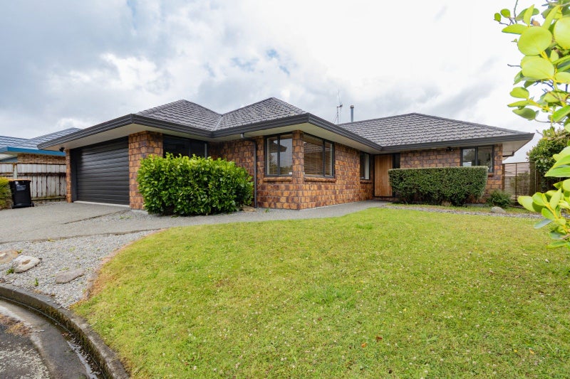 7 Lourie Way, Fitzherbert, Palmerston North - Carousel 1