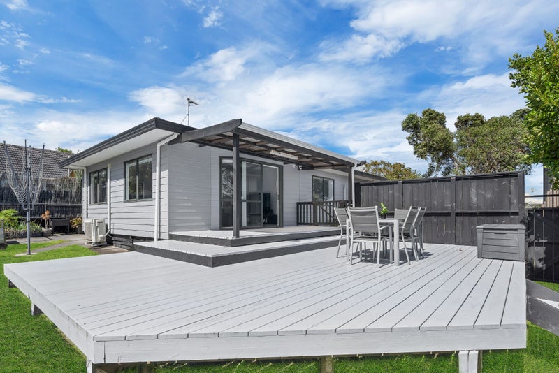 1/11 Rapaki Place, Te Atatu Peninsula, Auckland - Carousel 1