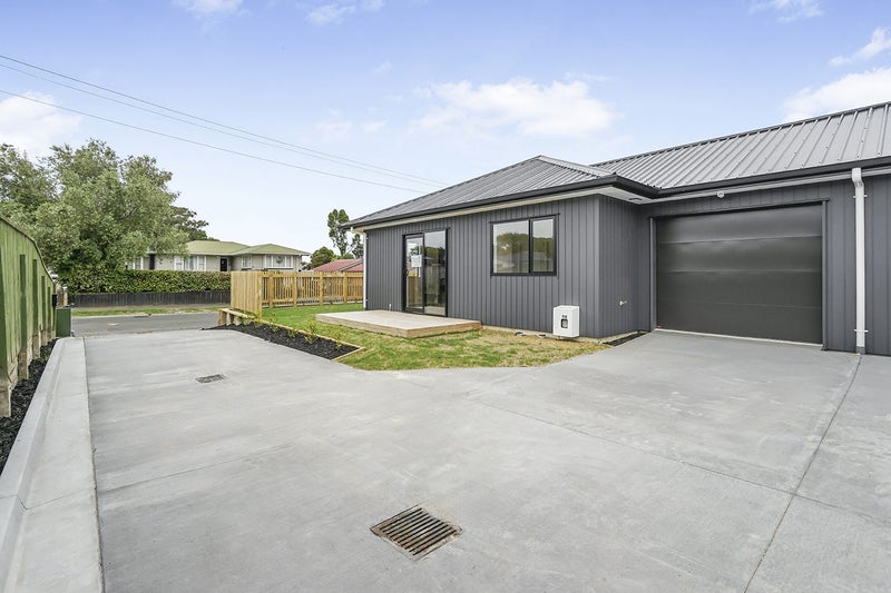 1/6 Michael Avenue, Dinsdale, Hamilton - Carousel 1