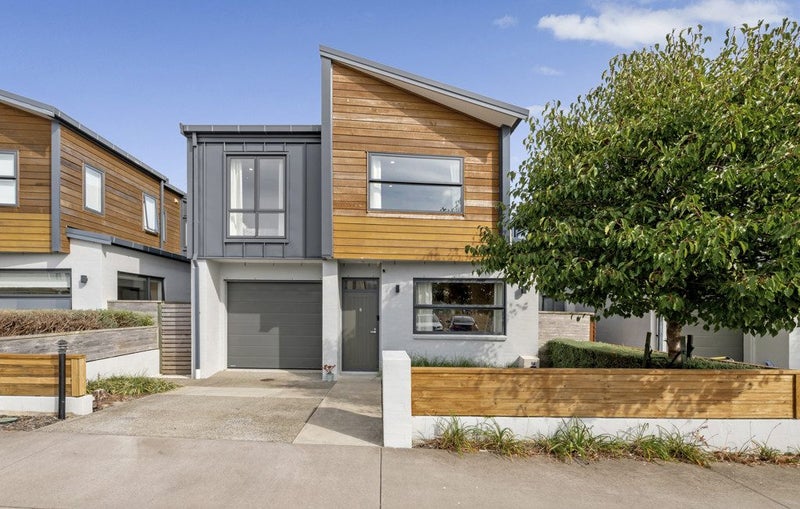 8 Whakaora Lane, Flat Bush, Auckland - Carousel 1