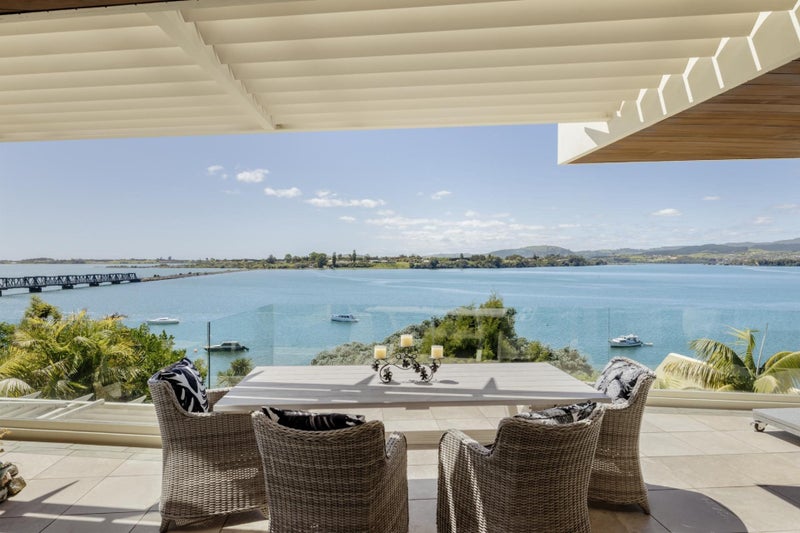 2/14 First Avenue, Tauranga - Carousel 1