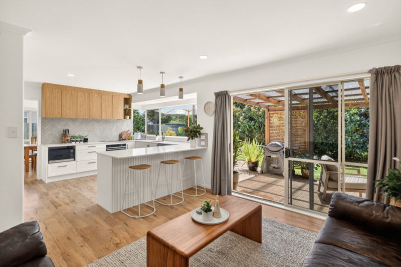 8 Hudson Grove, Papamoa Beach, Papamoa - Carousel 2