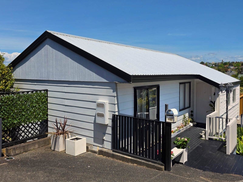 2/84 Totaravale Drive, Tōtara Vale, Auckland - Carousel 2