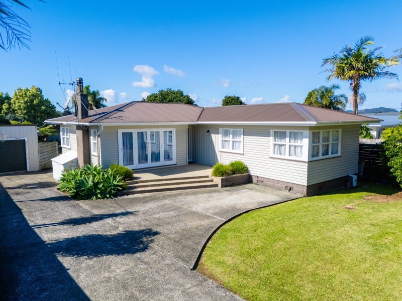 1 Ford Avenue, Kamo, Whangarei - Carousel 1