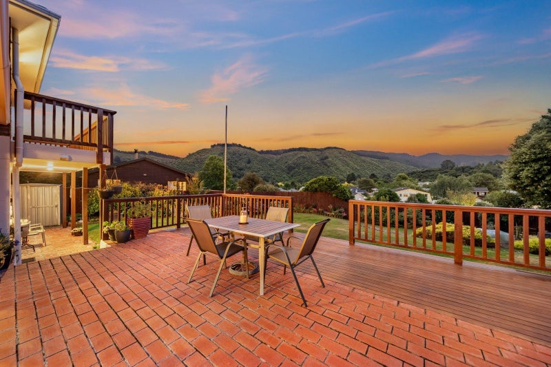 31 Amber Grove, Birchville, Upper Hutt - Carousel 2