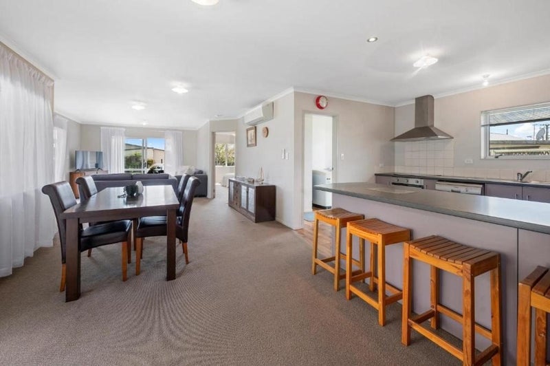 8 Holden Avenue, Holdens Bay, Rotorua, Bay Of Plenty - Carousel 2