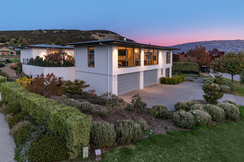 10 Bevan Place, Wanaka - Carousel 2