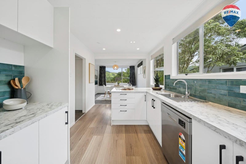 86 Holborn Drive, Stokes Valley, Lower Hutt, Wellington - Carousel 1