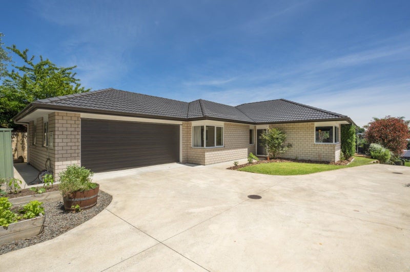 35 Danny Place, Pyes Pa, Tauranga - Carousel 1