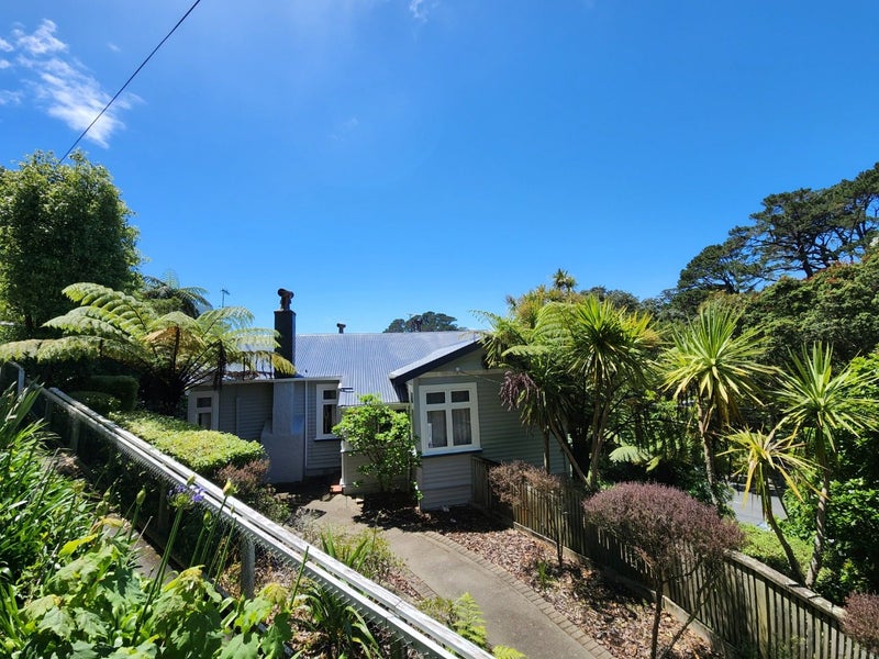 76 Glenmore Street, Northland, Wellington - Carousel 1