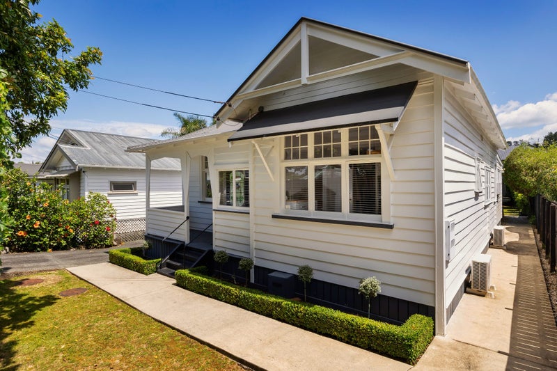 26 Wairere Avenue, Mount Albert, Auckland - Carousel 1