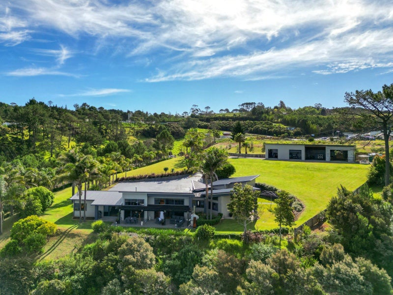 10 Waterfront Drive, Mangonui, Mangōnui - Carousel 2