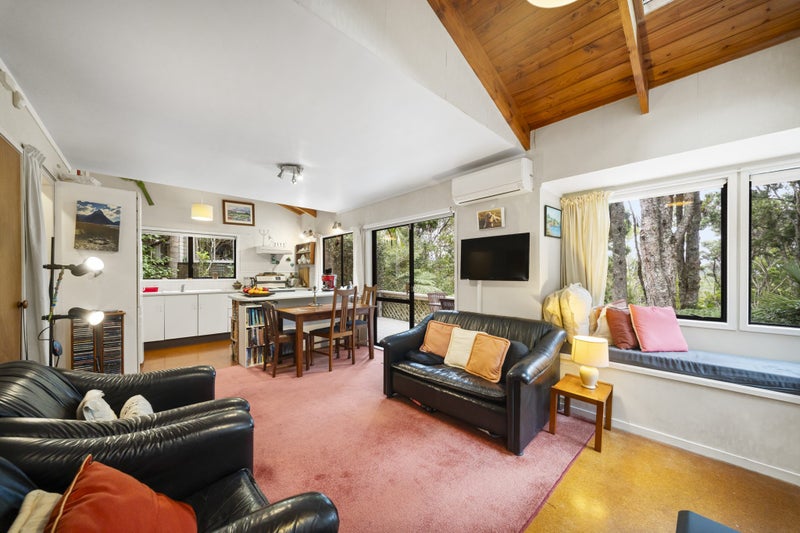 18 Tawini Road, Titirangi, Auckland - Carousel 2