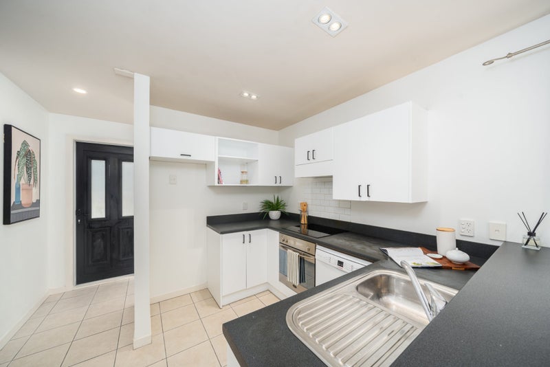 18 Franklyn Road, Tawa, Wellington - Carousel 2