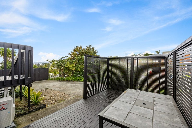 2/2 Forsythe Place, Massey, Auckland - Carousel 22
