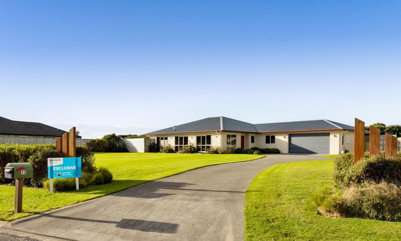 13 Denby Heights, Hāwera - Carousel 1