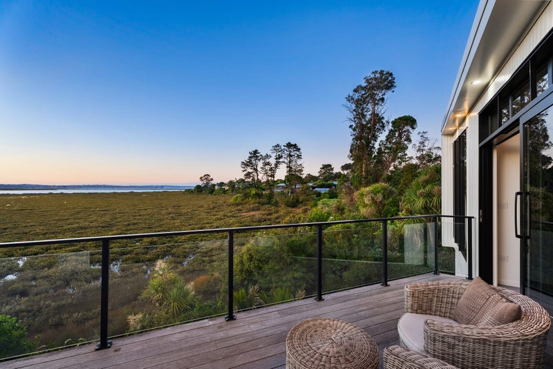 27 Seaside Avenue, Waterview, Auckland - Carousel 2