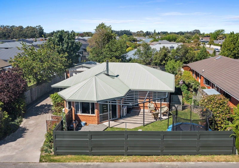 63 Gladstone Road, Woodend, Woodend - Carousel 2