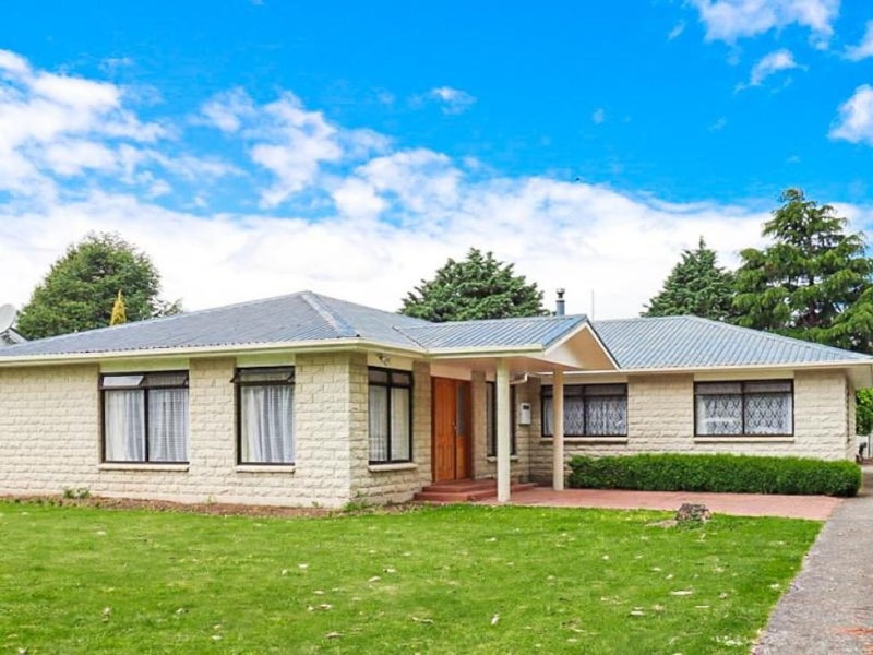 15 Windsor Street, Dannevirke - Carousel 1