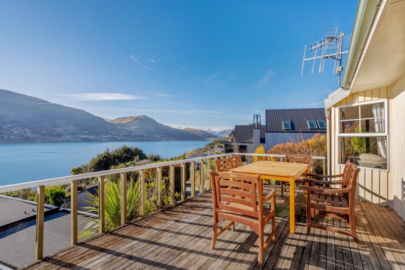 367 Peninsula Road, Kelvin Heights, Queenstown - Carousel 1