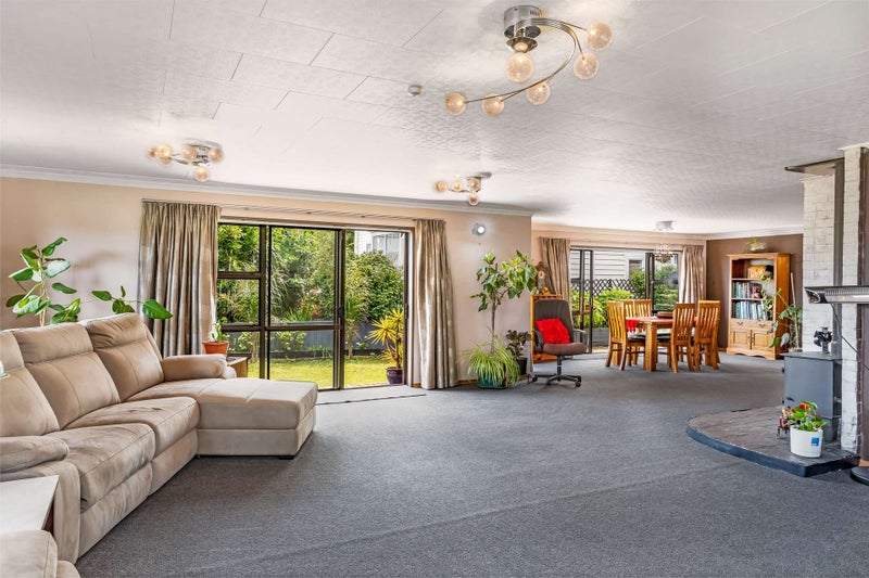 17 Henley Street, Westport, Westport - Carousel 2