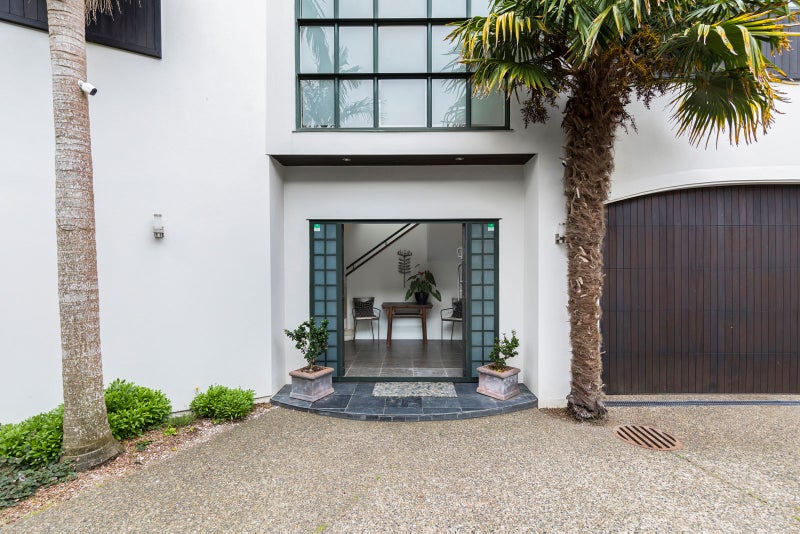 2/8 Tui Glen Road, Birkenhead, Auckland - Carousel 2
