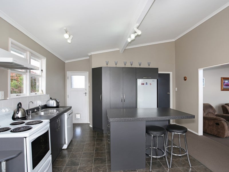27 Dewe Avenue, Feilding, Feilding - Carousel 2