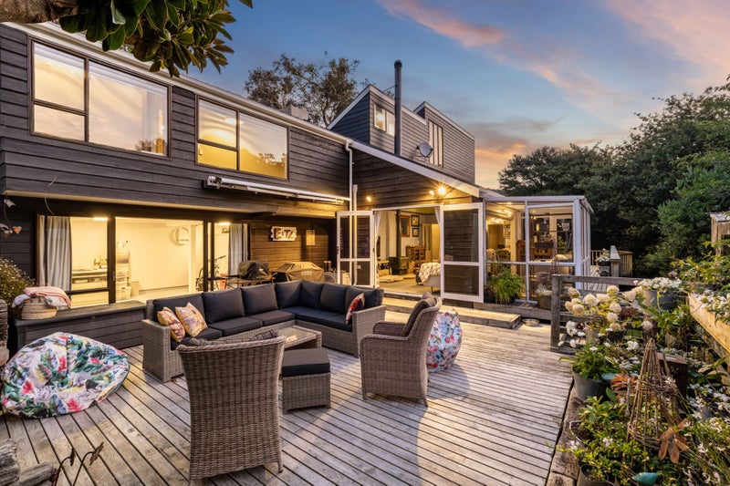6 Anchor Lane, Whitby, Porirua - Carousel 1