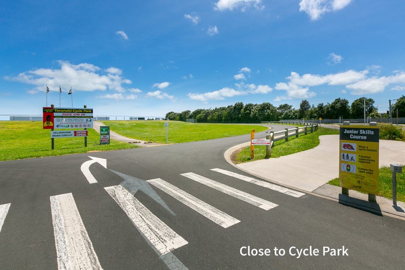 8 Farnham Place, Bell Block, New Plymouth - Carousel 23