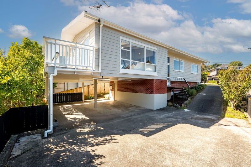 292 Beach Road, Campbells Bay, Auckland - Carousel 1