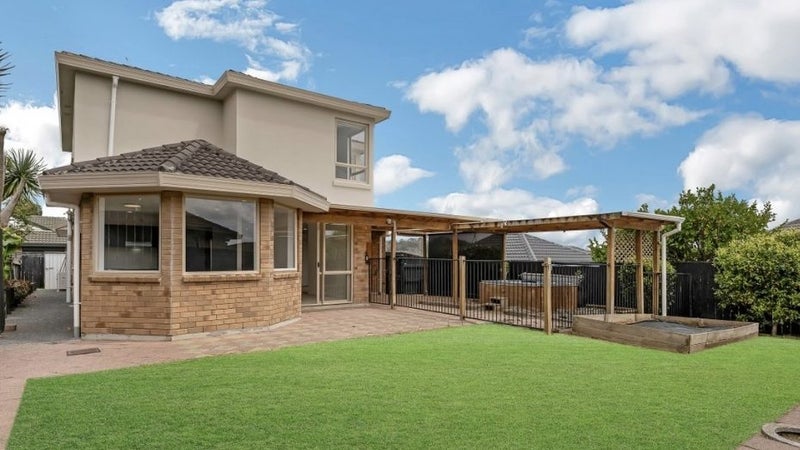 5 Natasha Lane, Henderson, Auckland - Carousel 1